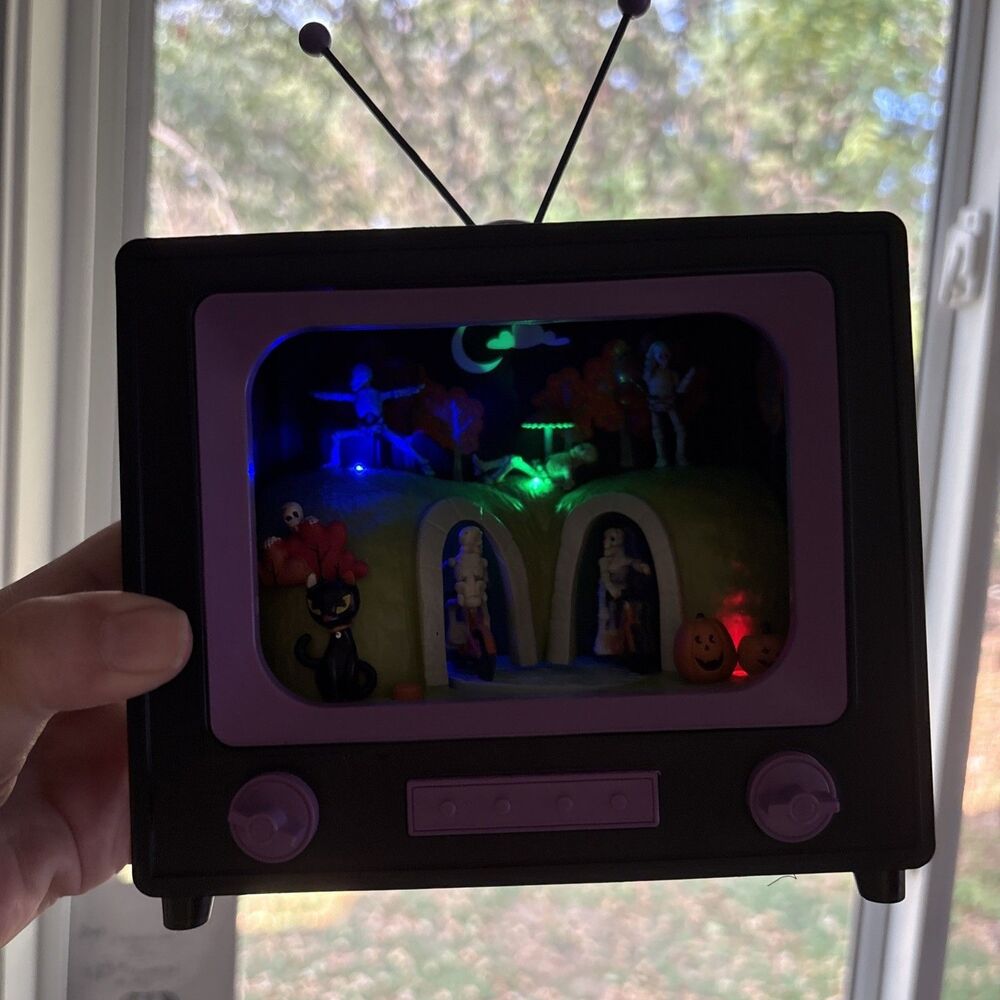TARGET HYDE & EEK! BOUTIQUE ANIMATED TV LIGHTS SOUNDS HALLOWEEN 2022 DECOR